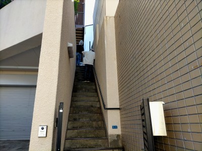 玄関 階段 手すり撤去 昇降椅子取り付け 作業 神戸市 トラブラン
