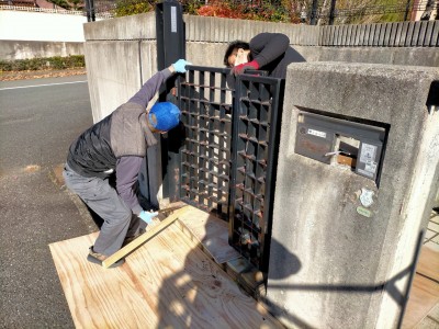 吊元門柱 門扉 撤去 門柱 取外し作業 エクステリア 神戸市 トラブラン