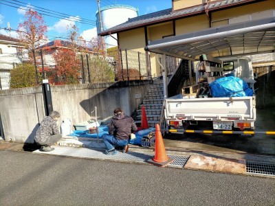 門扉の撤去  コンクリ 破砕 はさい 作業 玄関 リフォーム 神戸市 トラブラン