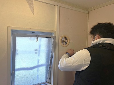 壁紙貼替作業 トイレリフォーム 交換工事 取替え 神戸市 トラブラン