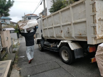 発泡スチロール 土 運び出し ガーデニング 庭 撤去 神戸市 トラブラン